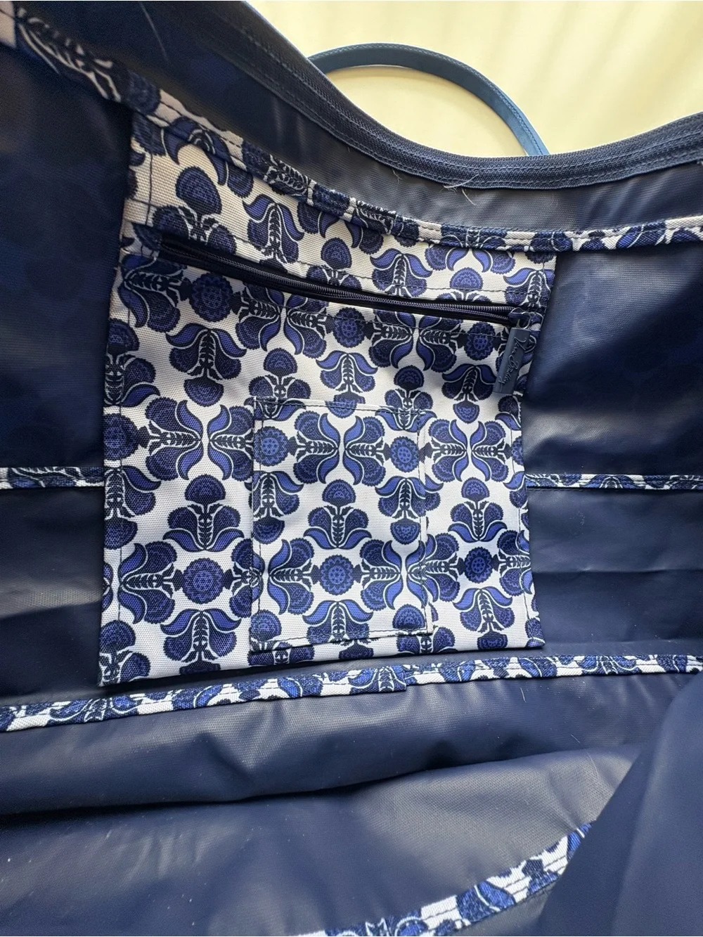 Vera Bradley Lighten Up Expandable Travel Bag Blue & White Floral Pattern